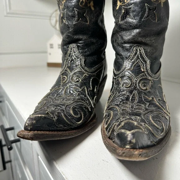 **SOLD**Corral Women’s 8.5M Black Embroidered Cowboy Boots Distressed Western - Picture 5 of 10